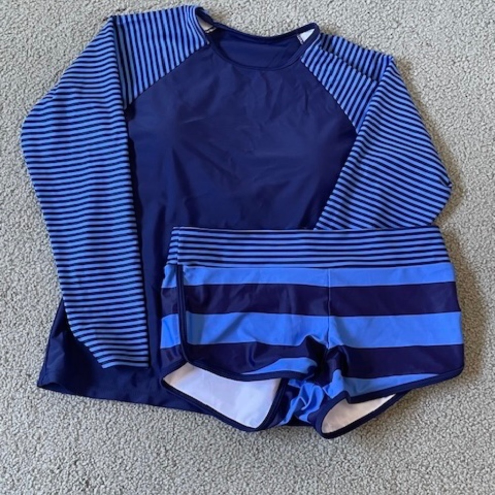 Beachsissi Shorts/Rashgaurd Set Size L EUC